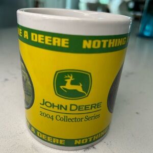 John Deere Mug 2004 Collector Series/“Nothing Runs Like a Deere” Great Condition
